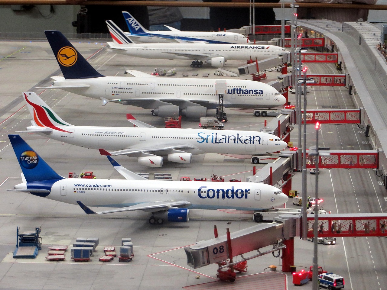 Find cheap flight tickets for various airlines.